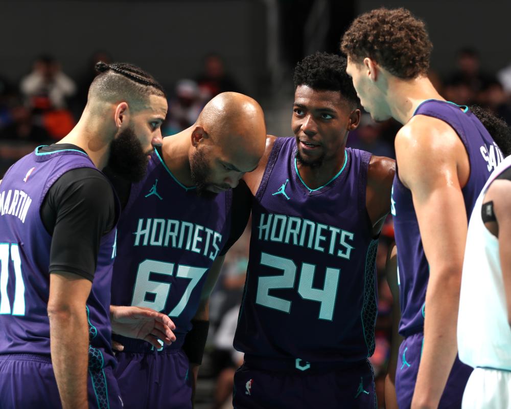 压迫下仍然 压迫下仍然