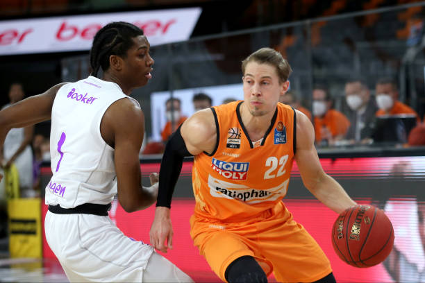 持了很高的 持了很高的